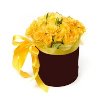 Жёлтые розы в коробке