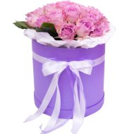 Элитные розовые розы в коробке